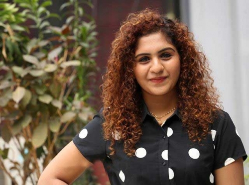  പ്രൊമോഷന്‍ ആവശ്യത്തിന് വിളിച്ചപ്പോള്‍ ബുദ്ധിമുട്ടാണെന്ന് പറഞ്ഞു;എന്നോട് ചോദിച്ചിട്ടാണോ പൈസ മുടക്കിയതെന്നാണ് നടി ഇപ്പോള്‍ ചോദിക്കുന്നത്; സ്വന്തമായി പാടിയ പാട്ട് പങ്കുവയ്ക്കാന്‍ പോലും അവര്‍ക്ക് പറ്റുന്നില്ല; നായിക നൂറിനെതിരെയും ഗായകര്‍ക്കെതിരെയും ആരോപണങ്ങളുമായി സാന്റാക്രൂസ് ചിത്രത്തിന്റെ സംവിധായകനും നിര്‍മ്മാതാവും