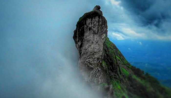 തണുപ്പും കോടയും ആ സ്വദിക്കാന്‍ പോകാം ഇല്ലിക്കൽ മലയിലേക്ക്