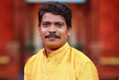  നടന്‍ കൊല്ലം സുധി വാഹനാപകടത്തില്‍ മരിച്ചു; നടനും കൂട്ടരും സഞ്ചരിച്ച കാര്‍ എതിരെ വന്ന പിക്കപ്പുമായി കൂട്ടിയിടിച്ചു അപകടം; നടന്‍ ബിനു അടിമാലിക്കും ഉല്ലാസ് അരൂരിനും പരിക്ക്