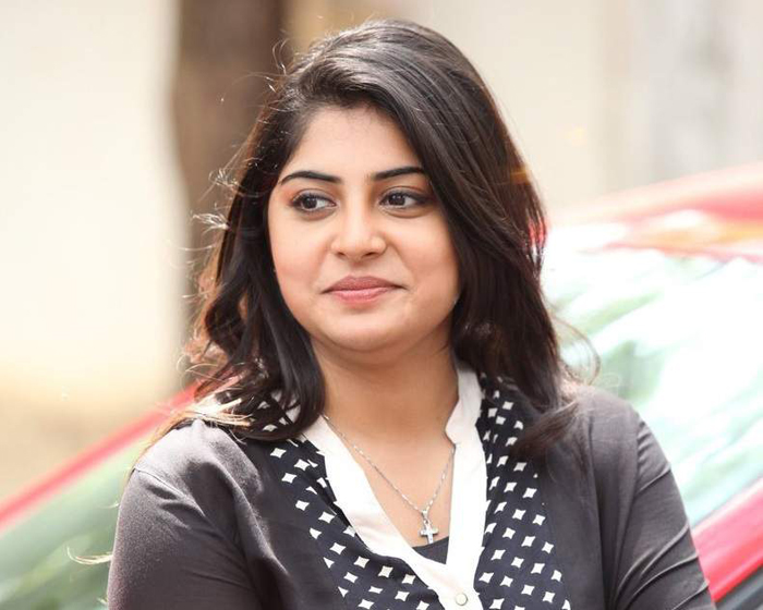 ഞങ്ങള്‍ക്കും പണം ആകാശത്തു നിന്നും വീഴുന്നതല്ല; വീട്ടിലിരിക്കാന്‍ പറഞ്ഞതിന് വിമര്‍ശന കമന്റുമായി എത്തിയ ആരാധകന് ചുട്ട മറുപടിയുമായി മഞ്ജിമ; സോഷ്യല്‍മീഡിയയില്‍ കൈയ്യടി നേടി നടിയുടെ ട്വീറ്റ്