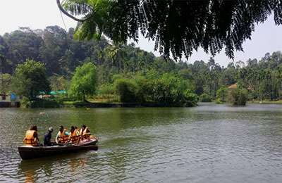 കർലാട് തടാകം.