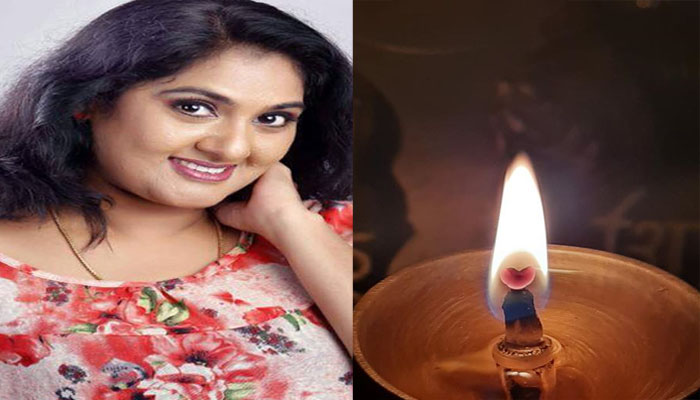 വിളക്ക് കത്തിച്ചപ്പോള്‍ കണ്ടത് ശിവഭഗവാന്റെ ചന്ദ്രക്കല; അത്ഭുതചിത്രങ്ങള്‍ പങ്കുവച്ച് അഞ്ജു അരവിന്ദ്;  പോസ്റ്റ് വൈറലാകുന്നു