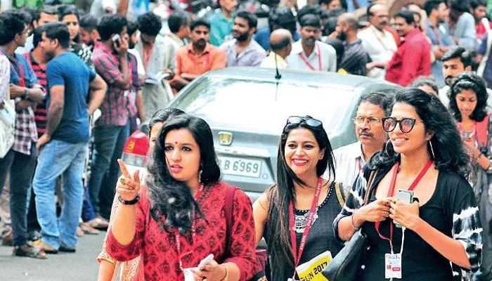 ഐ.എഫ്.എഫ്.കെ രാജ്യാന്തര ചലച്ചിത്രമേളക്ക് അനുമതി; ചിലവ് ചുരുക്കി നടത്താന്‍ ഒരുക്കമെന്ന് അക്കാദമി; ഫണ്ട് അനുവദിക്കാതെ സമ്മതം നല്‍കി മുഖ്യമന്ത്രിയും;  ഡെലിഗേറ്റ് പാസ് നിരക്ക് ഉയര്‍ത്തും