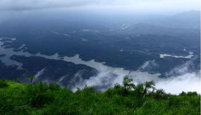 ദൃശ്യചാരുതയേകി ഇലവീഴാപ്പൂഞ്ചിറ