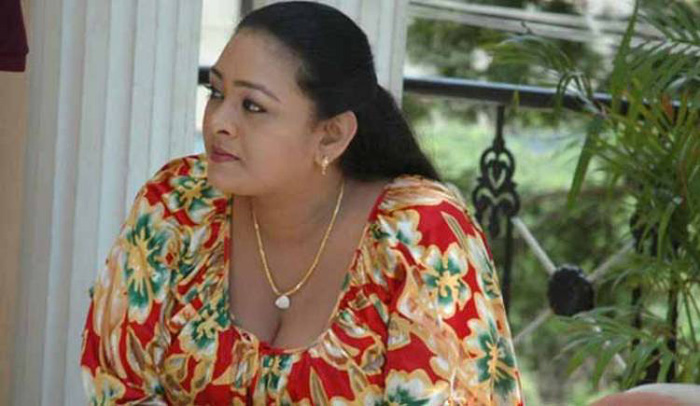  താന്‍ നിര്‍മിക്കുന്ന പുതിയ ചിത്രത്തിന് സര്‍ട്ടിഫിക്കറ്റ് നല്‍കാന്‍ കൈക്കൂലി വേണമെന്ന് ആവശ്യപ്പെട്ടു; ആന്ധ്രാ സെന്‍സര്‍ ബോര്‍ഡിലെ രണ്ട് അംഗങ്ങള്‍ തന്നോട് കൈക്കൂലി ചോദിച്ചുവെന്ന ആരോപണവുമായി ഷക്കീല രംഗത്ത്;ലേഡീസ് നോട്ട് അലൗഡ് എന്ന ചിത്രം അഡല്‍റ്റ് കോമഡി ചിത്രമെന്നും താരം