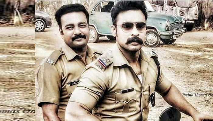  പൊലീസ് വേഷത്തില്‍ കിടിലന്‍ മേക്കോവറില്‍ ടൊവിനോ; കല്‍ക്കിയുടെ പുതിയ പോസ്റ്ററെത്തി 