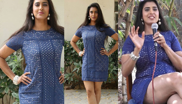  അല്‍പവസ്ത്രധാരിണിയായി അഭിമുഖത്തില്‍ പങ്കെടുത്ത് കസ്തൂരി; വസ്ത്രത്തിന്റെ ഇറക്കം കുറഞ്ഞതിന്റെ പേരില്‍ നടിക്ക് നേരെ ശകാര വര്‍ഷവുമായി സോഷ്യല്‍ മീഡിയ; മാന്യമായി വസ്ത്രം ധരിക്കു എന്നിട്ട് നാട് നന്നാക്കാമെന്നും പരിഹാസം