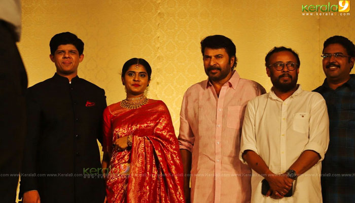 ലാൽ ജോസിന്റെ മകൾ ഐറിൻ വിവാഹിതയാകുന്നു; വിവാഹ നിശ്ചയത്തിന് ആശംസകളുമായി എത്തിയത് മമ്മൂട്ടിയും കുഞ്ചാക്കോ ബോബനും അനുശ്രീയും അടക്കം താരനിരയൊരുപോലെ; സെപ്റ്റംബർ 16 ലെ വിവാഹത്തിന് ഒരുങ്ങി സംവിധായകന്റെ കുടുംബം