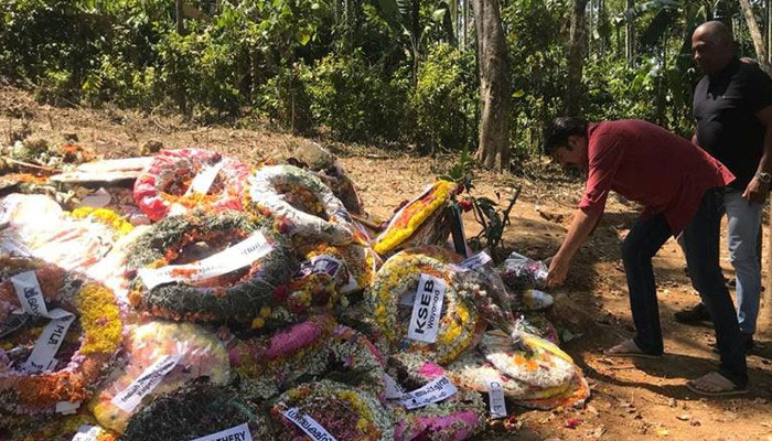 പുല്‍വാമ ഭീകരാക്രമണത്തില്‍ മരണമടഞ്ഞ മലയാളി ജവാന്റെ വീട്ടില്‍ മമ്മൂട്ടി എത്തി; വസന്തകുമാറിന്റെ കുടുംബത്തിന്റൈ ദുഖത്തിനൊപ്പം പങ്കുചേര്‍ന്ന് മെഗാസ്റ്റാര്‍; വീരപുത്രന്റെ കുഴിമാടത്തില്‍ റീത്ത് വെച്ച് പ്രാര്‍ത്ഥിച്ച് മമ്മൂട്ടിയുടെ മടക്കം 