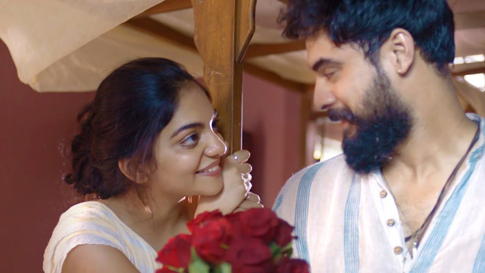 പൂവൊക്കെയായിട്ട് പ്രൊപ്പോസ് ചെയ്യാന്‍ വന്നതാണോ? ലൂക്കയിലെ പാളിപ്പോയ പ്രൊപ്പോസല്‍ രംഗം യുട്യുബിലൂടെ പുറത്തിറക്കി അണിയറക്കാര്‍; ഏറ്റെടുത്ത് ആരാധകരും