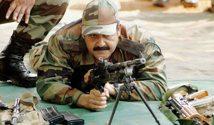 രാജ്യത്തിനു വേണ്ടി രക്തസാക്ഷിത്യം വരിച്ച ജവാന്മാരുടെ കുടുംബങ്ങളെ കുറിച്ചോര്‍ക്കുമ്പോള്‍ വേദനയാല്‍ ഹൃദയം നിന്നുപോവുകയാണ്;  ഹൃദയ ഭേദകമായ നോവിനെ അതിജീവിച്ച് തിരുച്ചുവരാന്‍ നമുക്ക് പ്രാര്‍ത്ഥിക്കാം; പുല്‍വാമ ഭീകരാക്രമണത്തില്‍ അപലപിച്ച് അറിയിച്ച് മോഹന്‍ലാല്‍