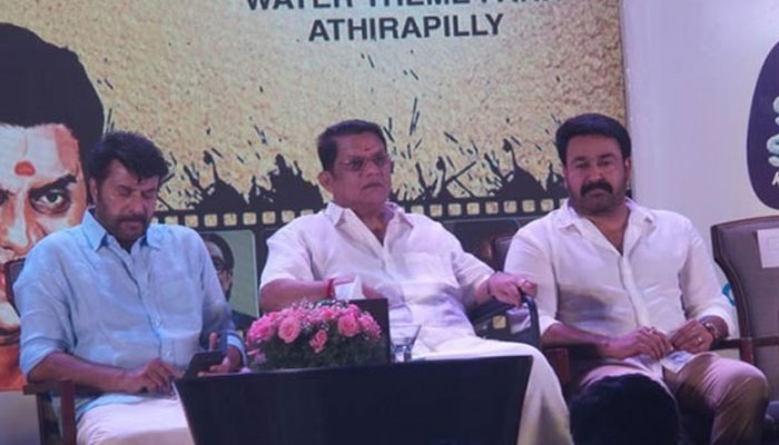 വാഹനാപകടത്തെ തോൽപ്പിച്ച് ജീവൻ തിരിച്ചു പിടിച്ച മലയാളത്തിന്റെ അമ്പിളി വീണ്ടും വെള്ളിത്തിരയിൽ ശോഭയോടെ ഉദിച്ചുയർന്നു; ഏഴു വർഷത്തിനു ശേഷം ജഗതി ശ്രീകുമാർ വീണ്ടും തിരശ്ശീലയിൽ തെളിഞ്ഞപ്പോൾ കയ്യടിച്ച് എതിരേറ്റത് മലയാളത്തിന്റെ മഹാനടന്മാരായ മമ്മുട്ടിയും മോഹൻലാലും