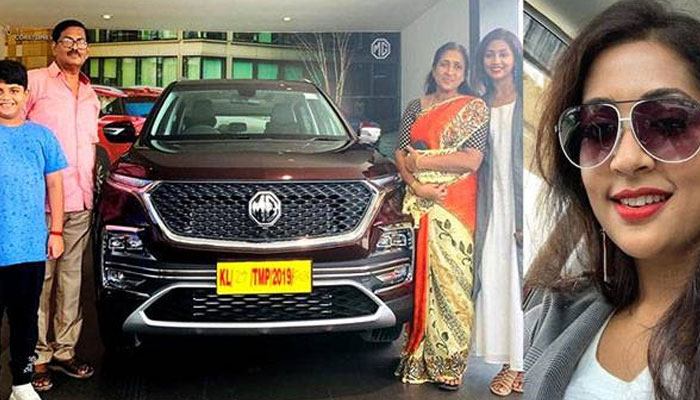 അമ്മയ്ക്കും അച്ഛനും സഹോദരന്റെ ഓണസമ്മാനം; മാതാപിതാക്കള്‍ക്ക് നവ്യയുടെ സഹോദരന്‍ സമ്മാനിച്ചത് എം.ജി ഹെക്ടറിന്റെ എസ്.യു.വി; മികച്ച കാറെന്നും താരത്തിന്റെ പ്രതികരണം