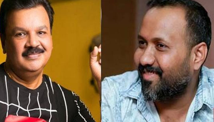 സംഘടനയിൽ നിന്ന് പുറത്ത് പോയവരെ അഭിനയിപ്പിക്കണം എന്ന് പറയുന്നതിൽ എന്ത് ലോജിക്കാണ് ഉള്ളത്; ഇടവേള ബാബുവിന് പിന്തുണയുമായി സംവിധായകൻ ഒമർ ലുലു