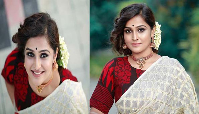  മുല്ലപ്പൂ ചൂടി സാരിയിൽ അതിമനോഹരി യായി രമ്യ നമ്പീശൻ; ചിത്രങ്ങൾ ഏറ്റെടുത്ത് സോഷ്യൽ മീഡിയ 