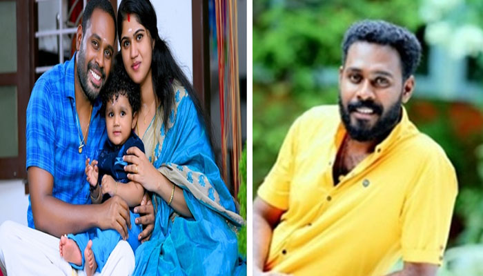  സ്‌ക്രീനിൽ നോക്കുന്നതിനേക്കാൾ ഞാൻ നോക്കുന്നത് എന്റെ അമ്മയുടെയും കുടുംബത്തിന്റെയും മുഖത്തേക്കാണ്; ഈ സന്തോഷത്തിൽ നിങ്ങളും കൂടെയുണ്ടാകണം; കുറിപ്പുമായി നടൻ സെന്തില്‍ കൃഷ്ണ 