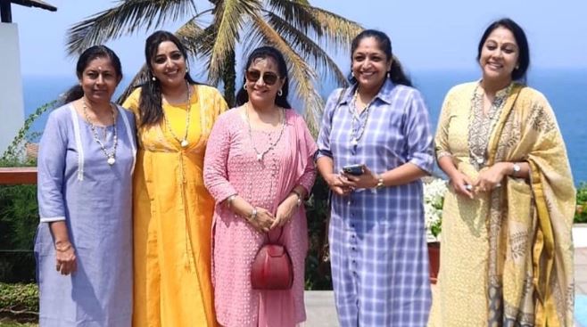 വനിതാ ദിനത്തില്‍ കോവളം ലീലയില്‍ ഒത്തുകൂടി പ്രിയ നായികമാര്‍; മേനകയും ചിപ്പിയും ജലജയും ശീലക്ഷ്മിയും, സോന നായരും ഒരുമിച്ചെത്തിയ ചിത്രം സോഷ്യല്‍മീഡിയയില്‍