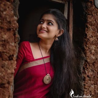 നീണ്ട ഭംഗിയുള്ള മുടിമുറിച്ചു വിറ്റ് സീരിയല്‍ നടി ശ്രീലക്ഷ്മി ഹരിദാസ്; മുടി വില്‍ക്കാന്‍ പ്ലാനുള്ള ആഗ്രഹം വ്യക്തമാക്കി നടിയുടെ പോസ്റ്റ്