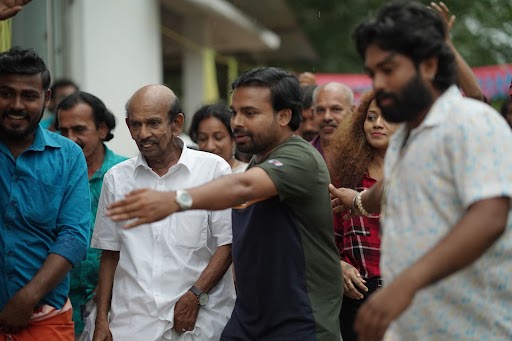  നടന്‍ മാമുക്കോയയുടെ അവസാന ചിത്രം; 'മുകള്‍പ്പരപ്പ്' ഫസ്റ്റ് ലുക്ക് പോസ്റ്റര്‍ പുറത്ത്; മലബാര്‍ പശ്ചാത്തലമായി നിര്‍മ്മിച്ച ചിത്രം ഓഗസ്റ്റ് നാലിന് തീയേറ്ററുകളില്‍