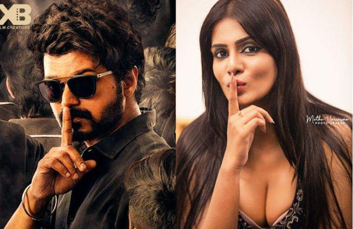 വിജയ് ചുണ്ടില്‍ വിരല്‍ വച്ച് നില്‍ക്കുന്ന പോസ് തന്നെ കോപ്പി ചെയ്തതാണെന്ന്  നടി മീരാ മിഥുന്‍; മാസ്റ്ററിലെ ലുക്കിനോടുള്ള നടിയുടെ പോസ്റ്റിന് ട്രോളുമായി സോഷ്യല്‍മീഡിയ